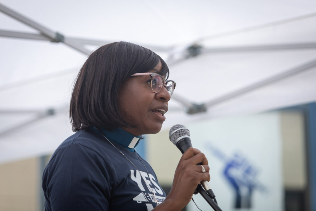 JaNaé Bates, Director of Communications for Yes 4 Minneapolis, speaks at the kickoff event for the Yes 4 Minneapolis coalition. Credit: Ben Hovland | Sahan Journal